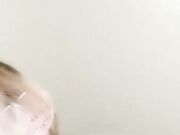 戴着眼镜样子有点闷骚的女主播和男盆友用性爱椅啪啪直播