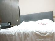 约操苗条外围小妹 自带学生情趣装 倒立深喉插嘴 翘起屁股后入爆操