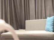 留下苗条女神加钟被拒，再约风骚小少妇，白嫩温柔沙发激情啪啪