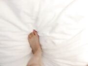 超人气极品长腿性感尤物 银色超短吊带裙挺翘淫臀无毛嫩逼一览无余