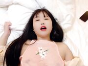 半夜背着家人舅妈含泪挨炮