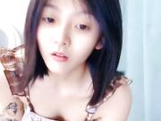 人美逼遭罪激情3P 颜值很高的妹子年轻粉嫩被两个大哥蹂躏