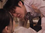 出差遭遇暴雨 与妹妹般的学姐突然同房1