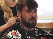 淫荡的金发发型师在店里和她的顾客做爱