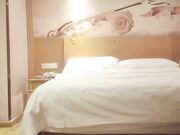 又当又立的婊子半路喊疼退钱走人难得一见的婊子弯不下腰不跪不蹲着口交的人