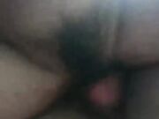 清纯嫩妹被大吊男友无套啪啪 干的高潮迭起 床单都湿了一大片