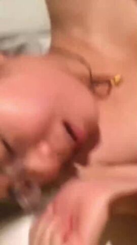 对白淫荡清纯大二眼镜学妹勾引大屌学长激情啪啪做爱玩的小骚逼淫语浪叫不止