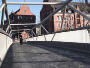 娇小的德国荡妇与性欲旺盛的陌生人在公共场合进行危险性交