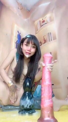 这个就牛逼了 满身纹身的极品靓妹 颜值很高玩的好嗨