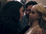 乱伦禁忌性交受到惊吓小男友发现疏远她的女友秘密乱伦真相