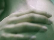 只能睡在床下看着老婆被导演操