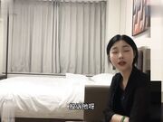 身材娇小，皮肤白嫩胸部圆润，上面粉嫩下面特别紧，刚开始就喊受不了表情丰富