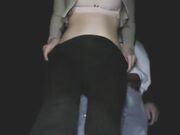 美少妇深夜勾搭摩的小伙小区野战 撩下内衣揉奶子吃屌 一字马野战中途来人