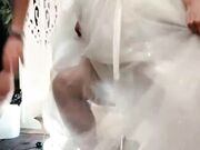 结婚纪念日影楼里4P两位淫妻助阵