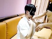 果然还是年轻小伙体力好一进门就吧老婆安在鸡吧上开始插