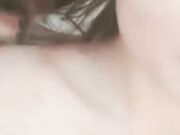 街头搭讪穿的很骚的美女撩了一会儿就跟着回家了在楼道还不让摸进了屋就骚起来了