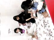 操哭小萝莉 高中妹被同学忽悠操逼大肉棒撕裂阴道疼哭