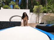 猛插嫩穴露天浴室和白人巨屌缠绵超大肉棒插入骚穴尽情蹂躏