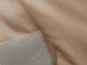 表姐夫去外地出差后好色表弟勾引表姐偷情假装按摩实则脱下裤子爆操内射表姐