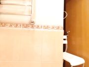 黑丝美女用大号震动棒自慰高潮喷水