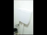 巨奶美女主播兔姐路上被大叔跟踪想要与兔姐开房做导演到包间玩4P卫生间啪啪相当淫乱