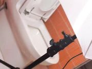 乳房饱满大又圆的国模静静宾馆大尺度私拍完洗洗澡被摄影师潜规则