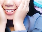 清纯漂亮年轻嫩妹主播糖宝 年纪不大胸却不小 阴毛不多 逼逼很粉