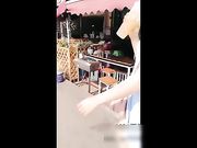 方言对白戏精网红刘婷精彩演绎街头被债主逮着没有钱换睡一觉抵债对白精彩720P高清无水印