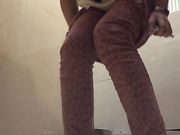 商场厕拍系列 两个妹子的滑板鞋，时尚时尚最时尚