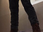 商场厕拍系列 两个妹子的滑板鞋，时尚时尚最时尚