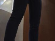 商场厕拍天气冷妹子们都穿的厚