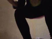 商城厕拍大长腿的长发美女