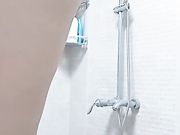 各种蹂躏粉嫩骚逼淫水不断