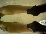 身材火辣的啤酒销售被客人灌醉尿尿