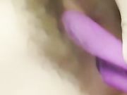 漂亮美女手心残留的余精