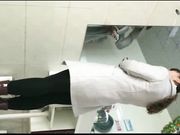 商场卫生间偷拍人美逼嫩