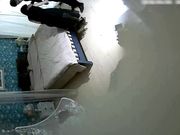 衣服还没脱就急着吃屌日了两炮