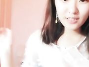 床上慢慢脱掉衣服手指扣逼