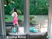 在屋子里肥婆捅骚穴