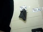 厕拍妹子看起来都很清新