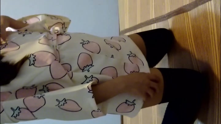 草莓派兔醬自慰抠逼视频