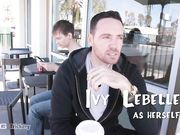 被假制作助理骗奸的少妇