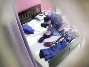 和漂亮女同事到钟点房来一炮