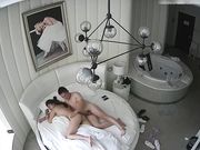 被包养的大叔干到一起高潮