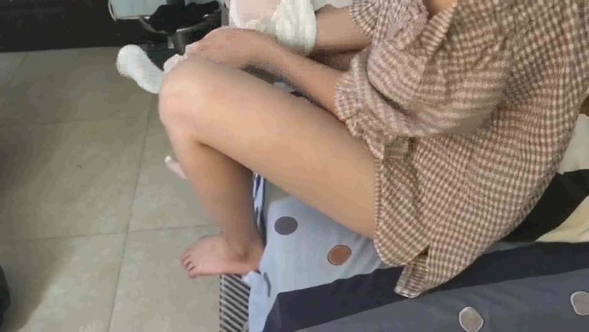 尾行俏妹纸花言巧语宾馆约一炮