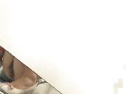 女厕偷窥貌似被妹子发现了