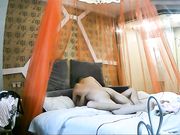 酒店偷拍美女被中年男激烈抽插