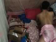 打工夫妻凌乱蜗居享受快乐性事