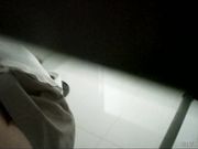 潜入医院女厕偷拍几个妹子嘘嘘