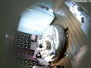 美女太饥渴了脱完衣服就玩鸡鸡